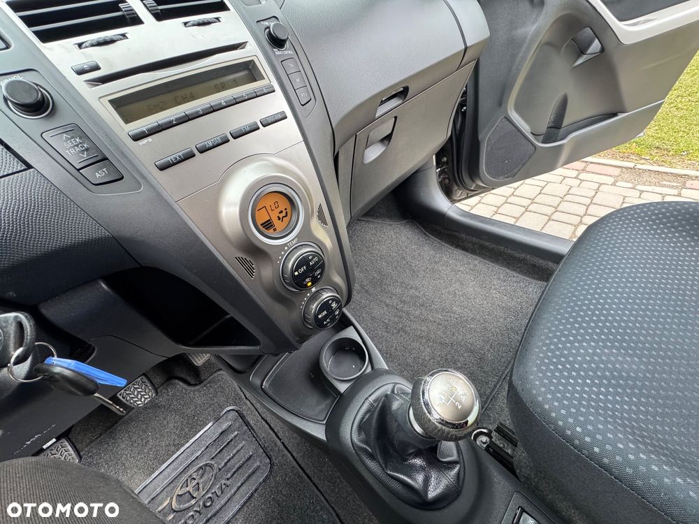 Toyota Yaris - 12