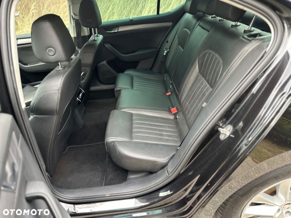 Skoda Superb 2.0 TDI Premium Edition - 31