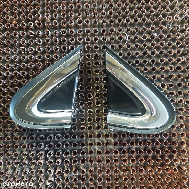 Osłona Trójkąt Zaślepka Błotnika LEXUS NX od 2014r - 1