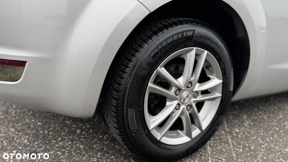 Ford Focus 1.6 16V Style+ - 18