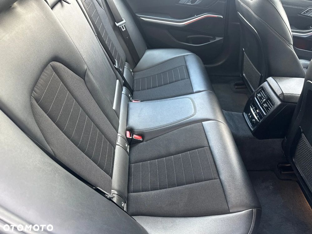 BMW Seria 3 320d Sport Line - 22
