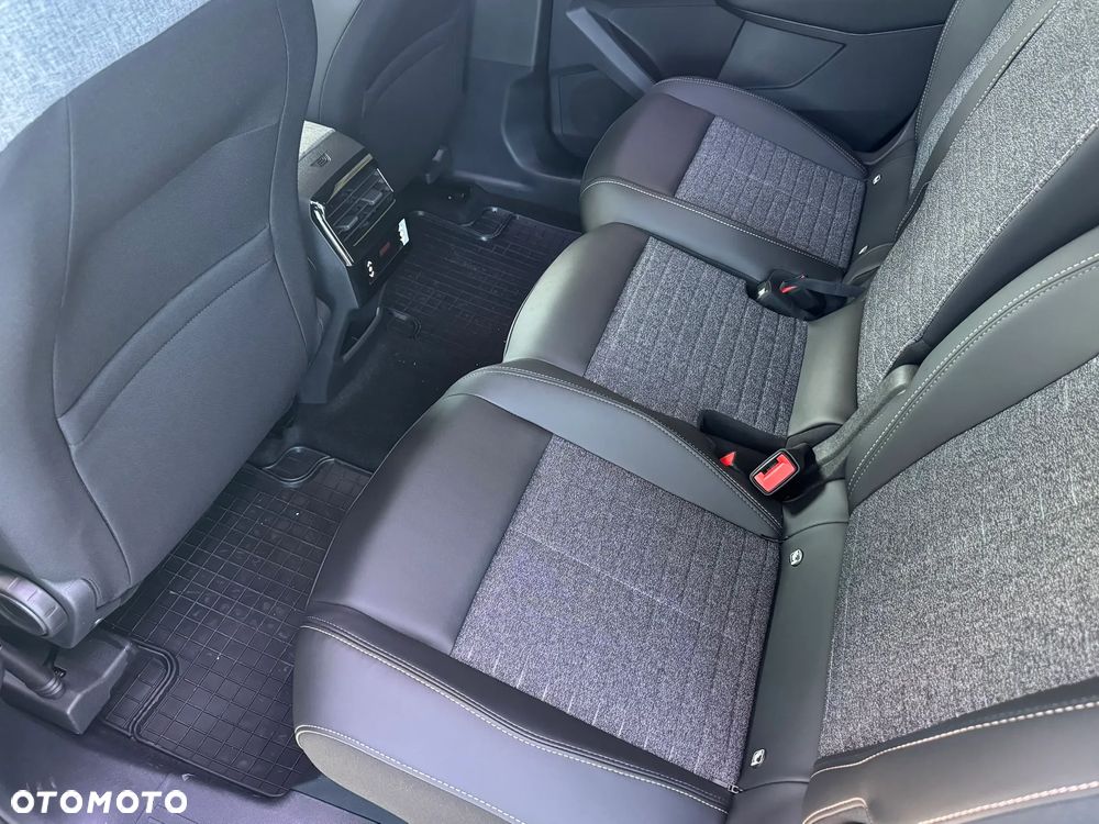 Peugeot 5008 1.2 PureTech mHEV Business S&S e-DCS6 - 8