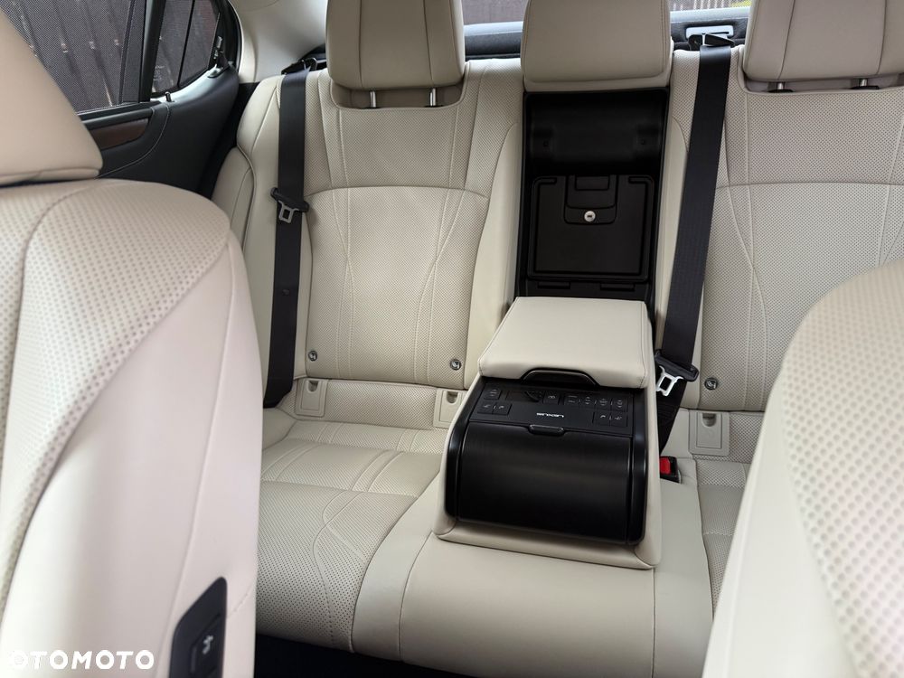 Lexus ES 300h Omotenashi - 6