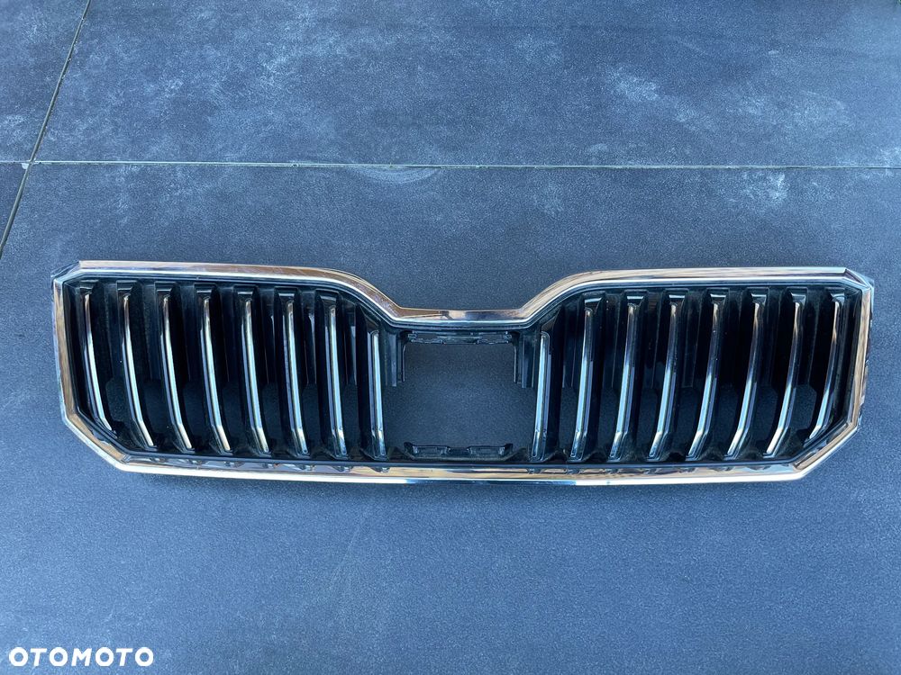 SKODA SUPERB III 3 15-19 ATRAPA GRILL ZDERZAKA PRZÓD 3V0853653B - 1