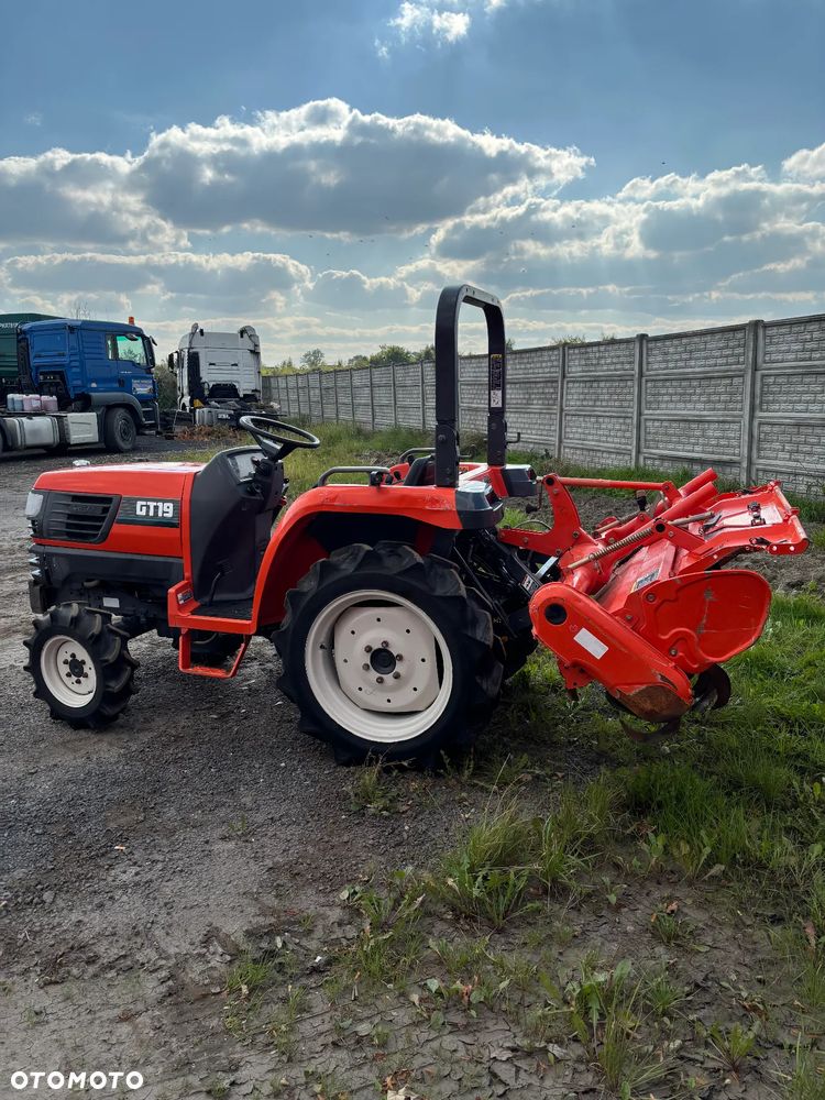 Kubota GT19 – Mini traktor rolniczy 4x4 – 19 KM – Diesel – Glebogryzarka – Auto Leveling – 3 prędkości WOM - 5