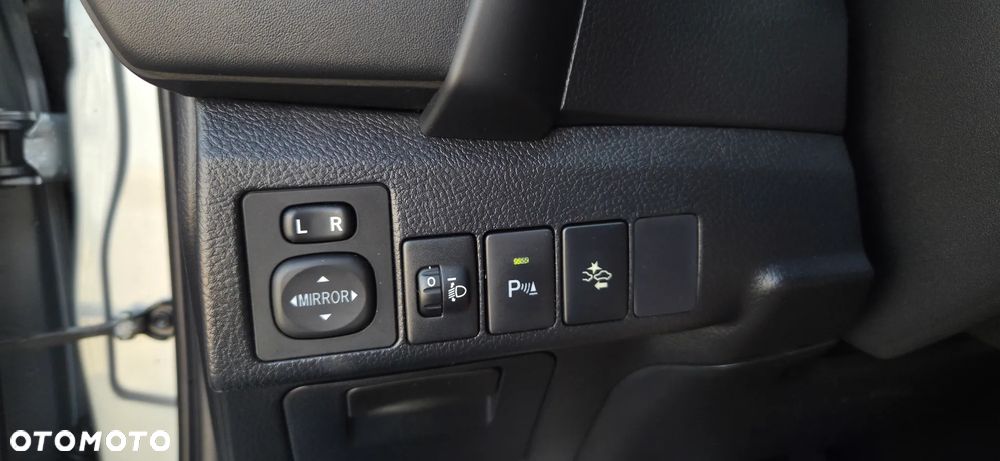 Toyota Auris 1.6 D-4D Design Edition - 30