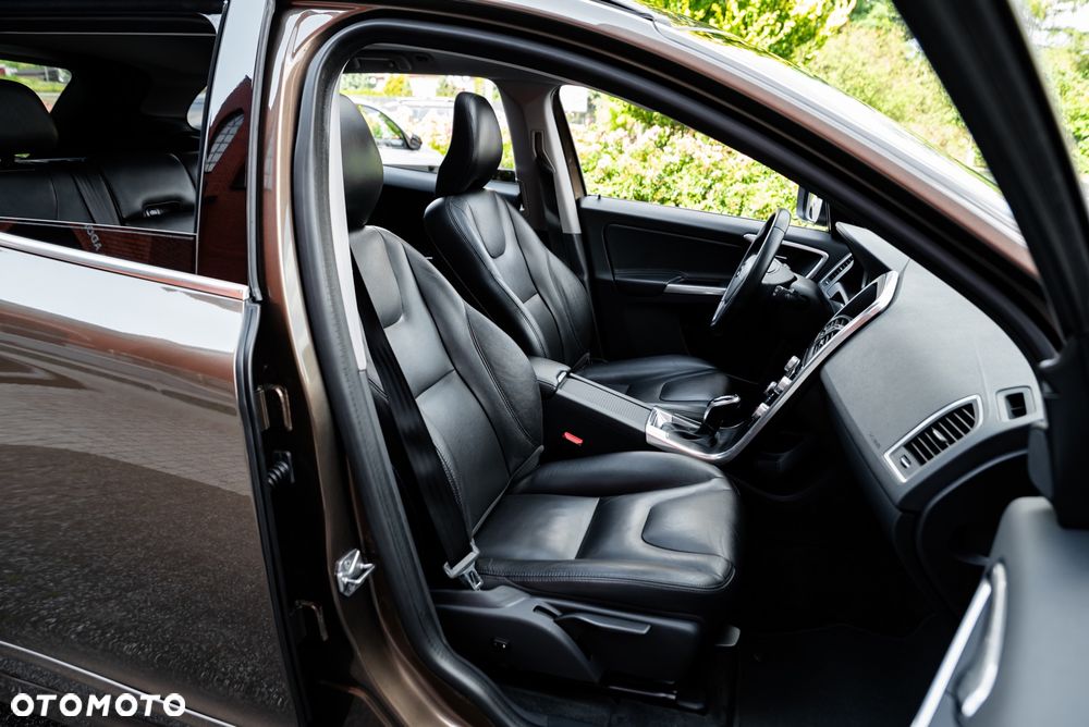 Volvo XC 60 D3 Drive-E Momentum - 25