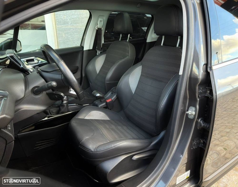 Peugeot 2008 1.2 PureTech Allure - 6