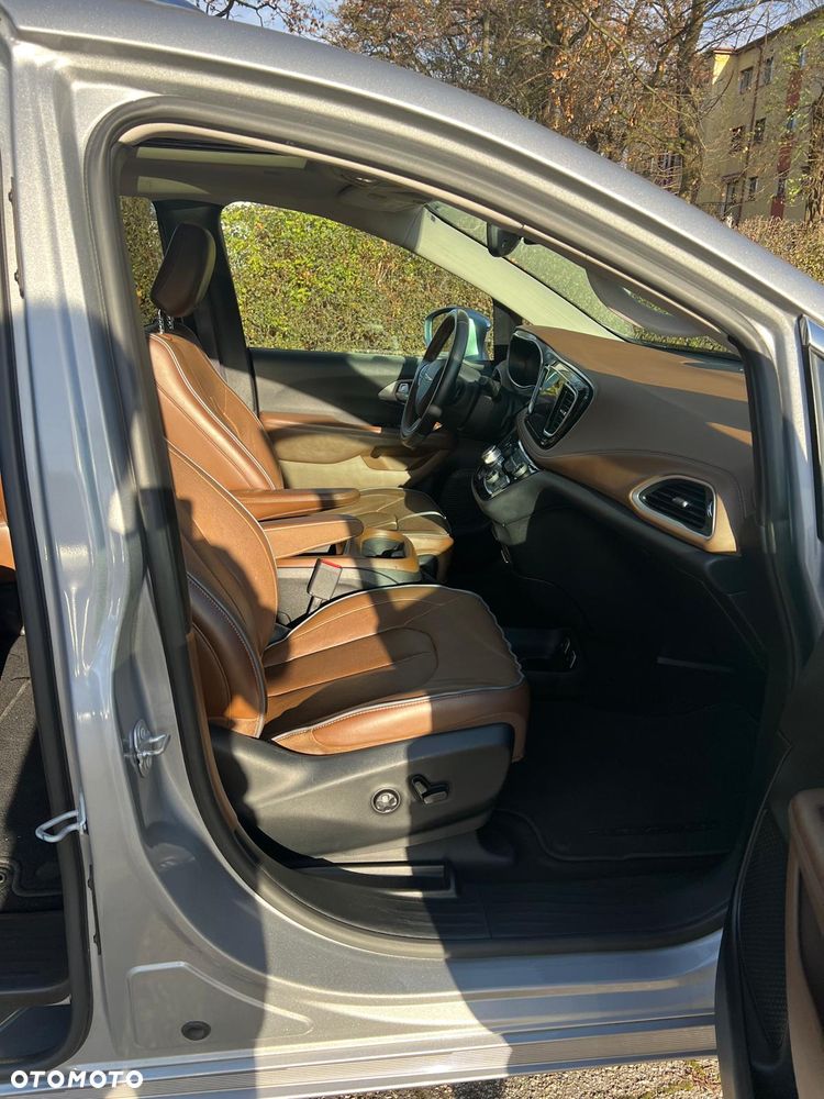 Chrysler Pacifica - 9