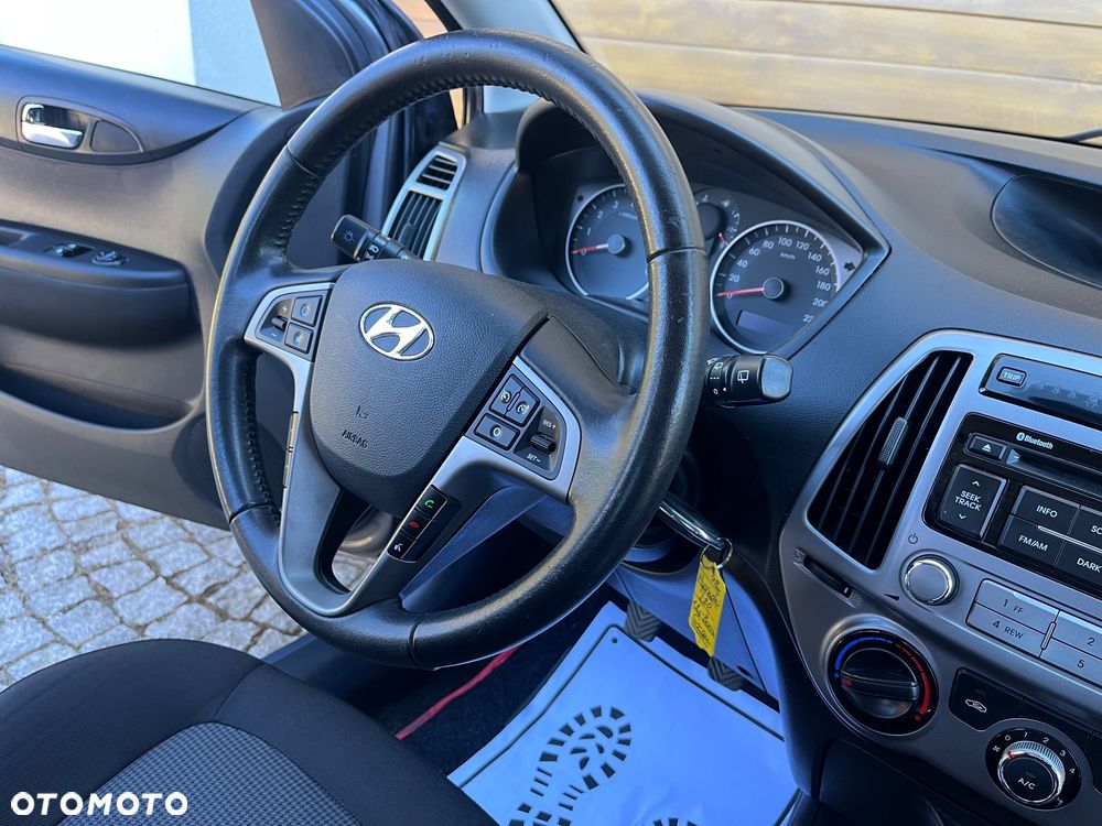 Hyundai i20 - 24