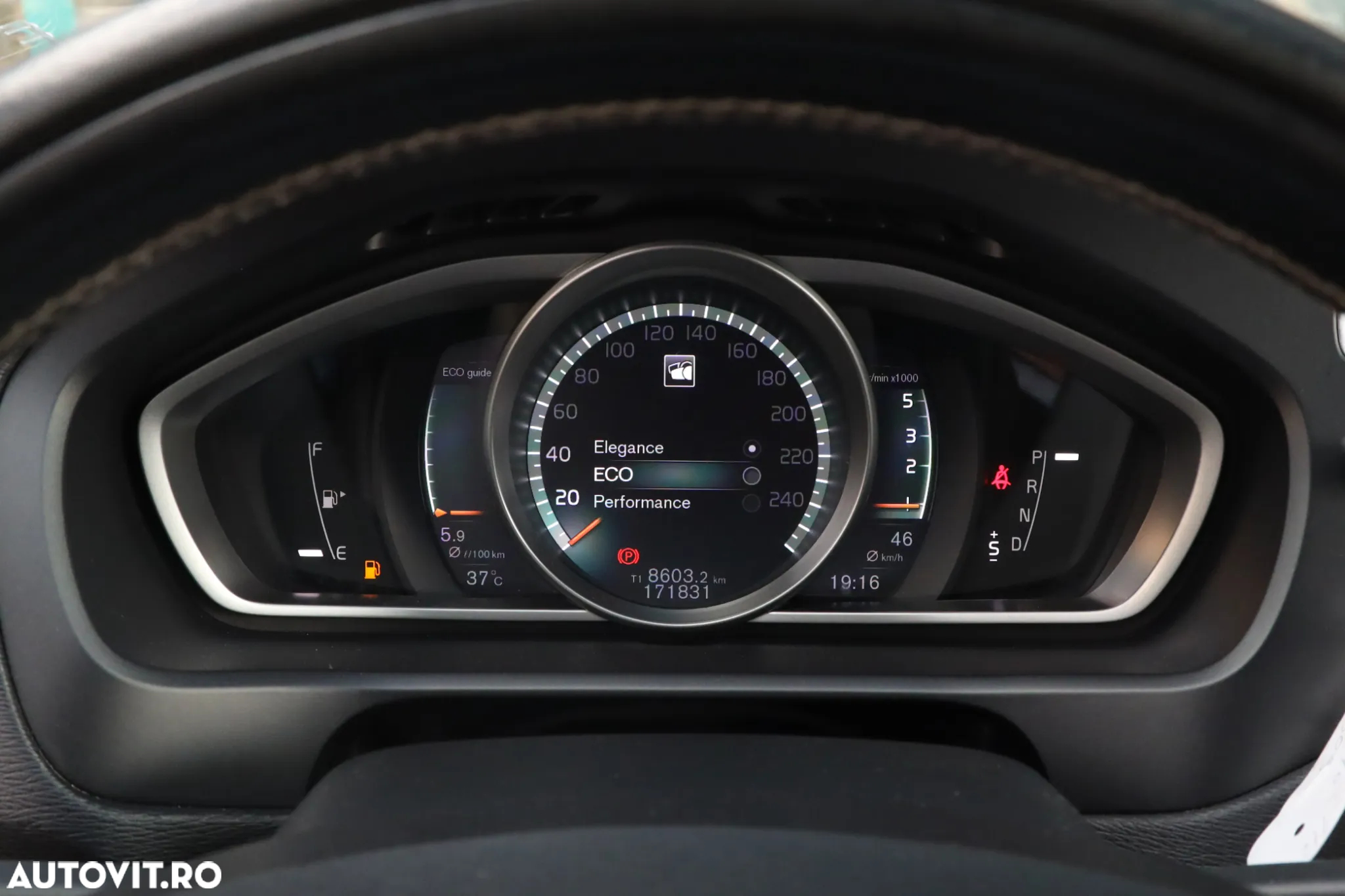 Volvo V40 D3 Geartronic RDesign - 14