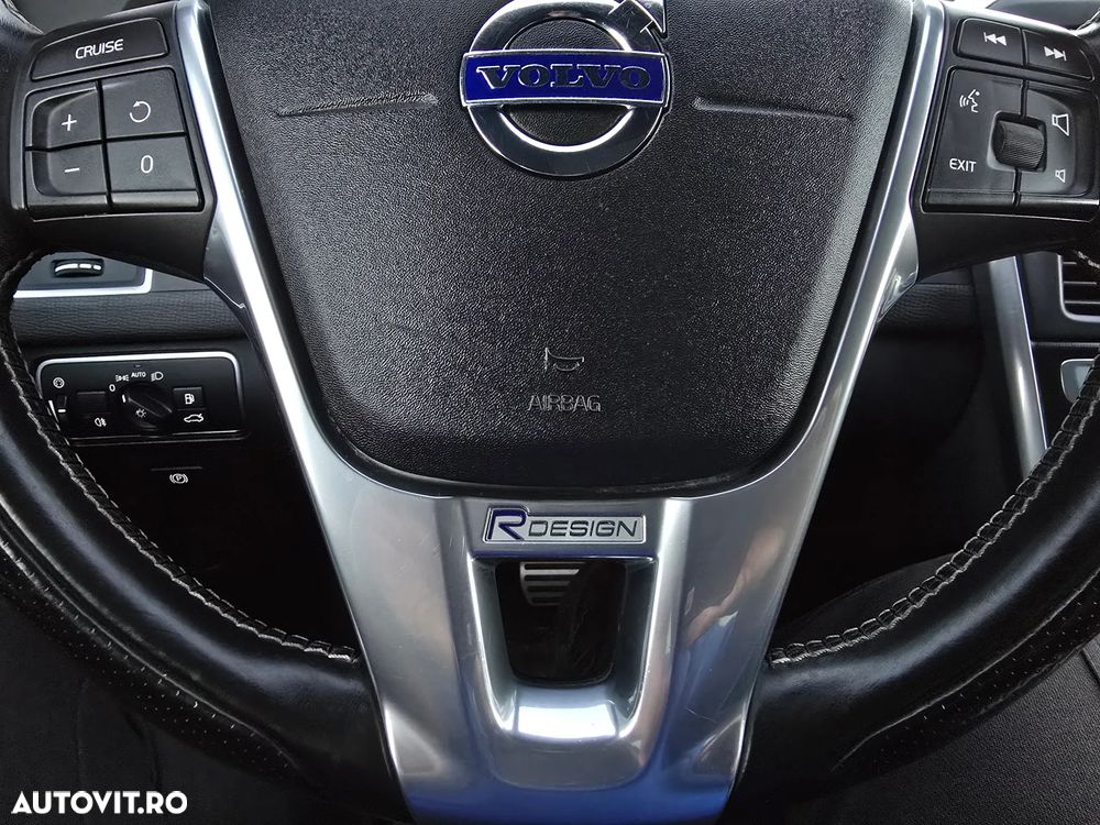 Volvo XC 60 D4 R-Design - 16