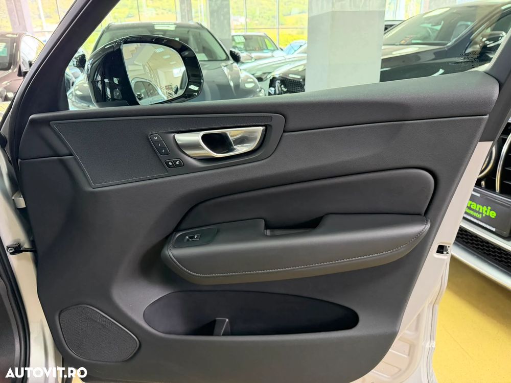 Volvo XC 60 T8 AWD Plus Dark - 24