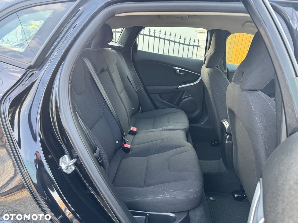 Volvo V40 D2 Momentum - 22