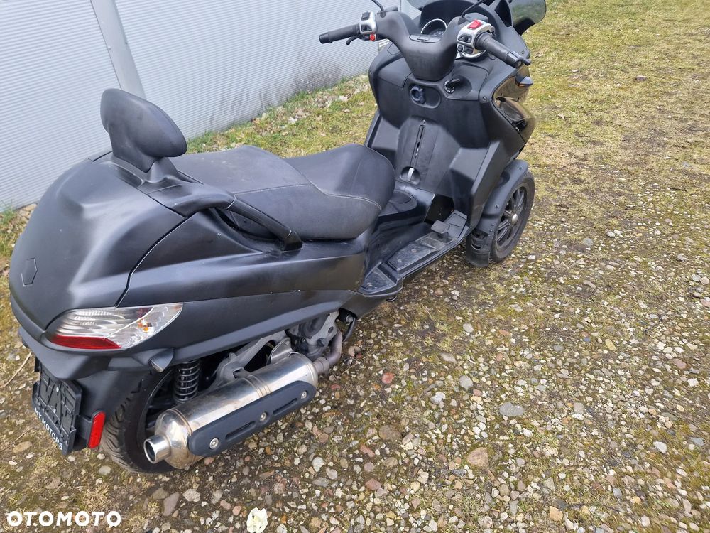 Piaggio MP-3 - 9