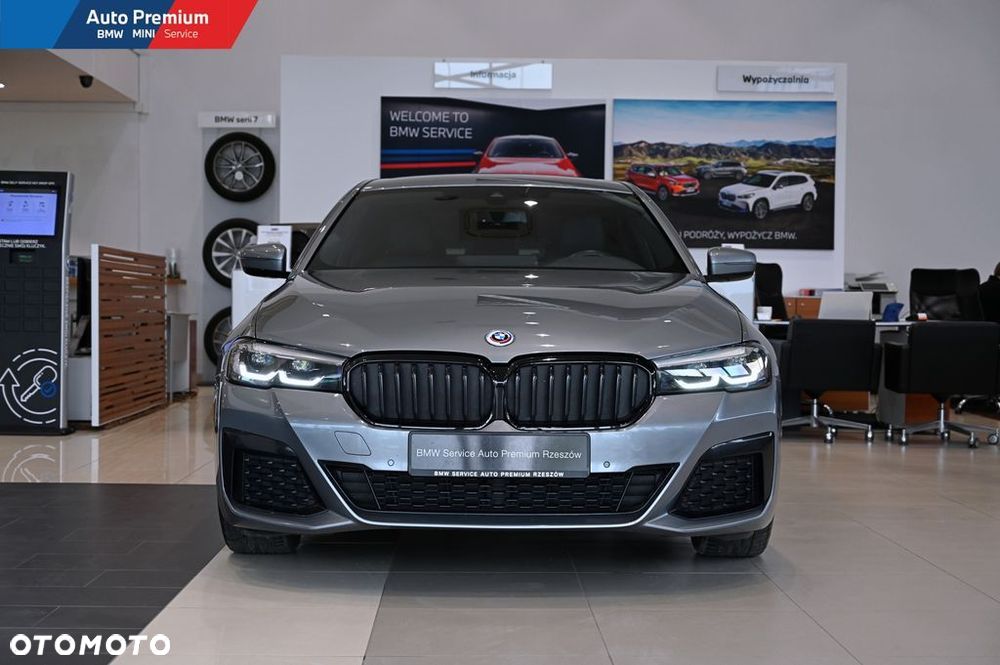 BMW Seria 5 530d xDrive mHEV - 3