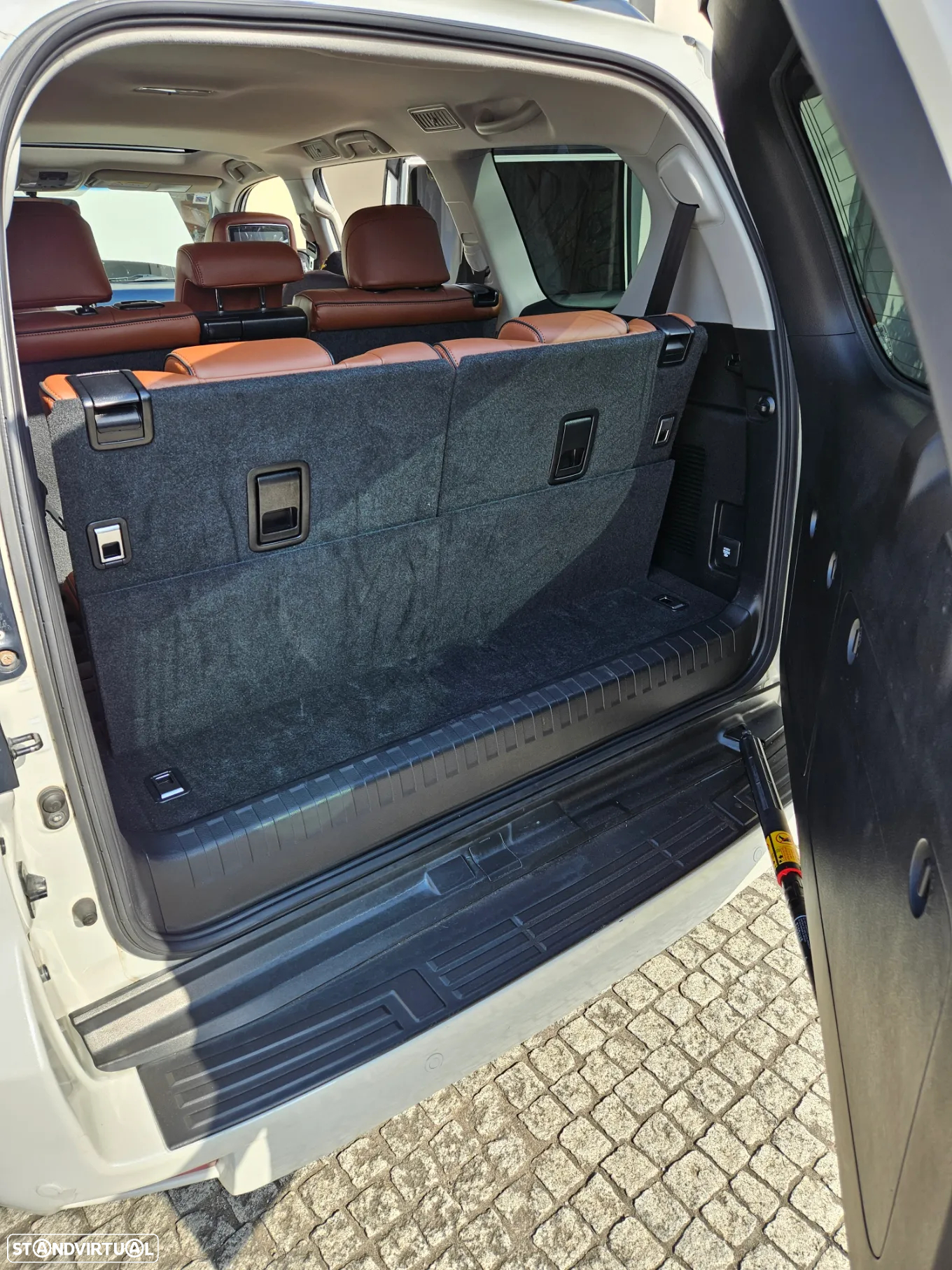 Toyota Land Cruiser - 4