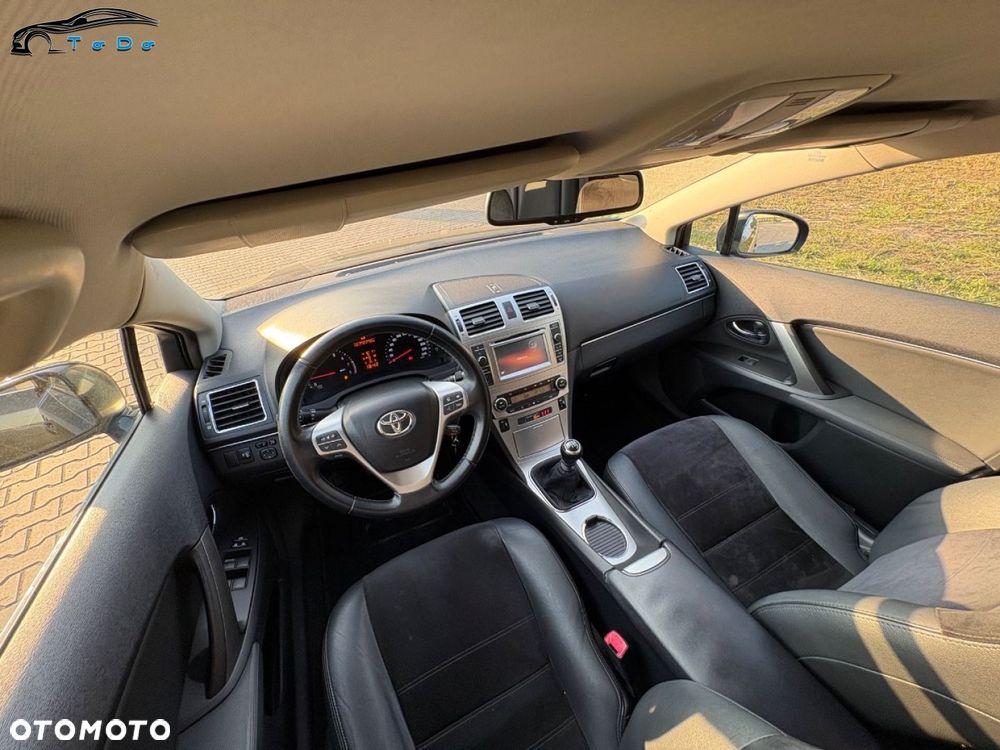Toyota Avensis Touring Sports 1.8 Executive - 24