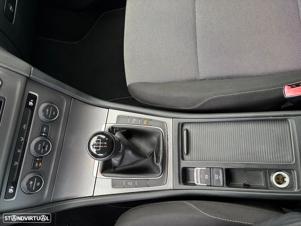 VW Golf 1.6 TDi Confortline - 13