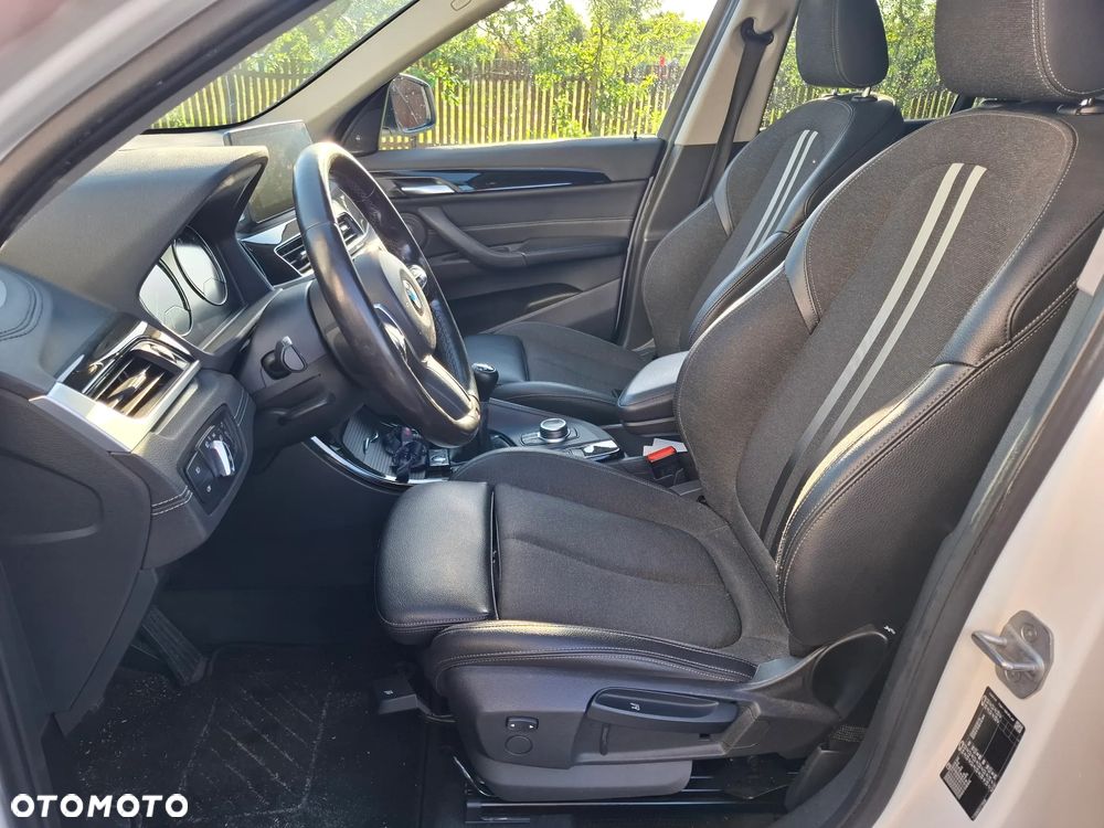 BMW X1 sDrive18d Sport Line - 12