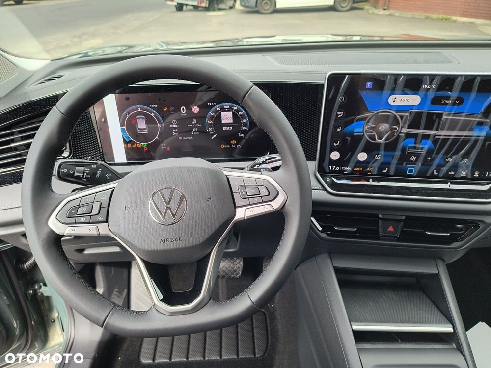 Volkswagen Tiguan - 33