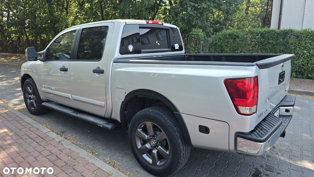 Nissan Titan 5.6 V8 LE Crew Cab - 13