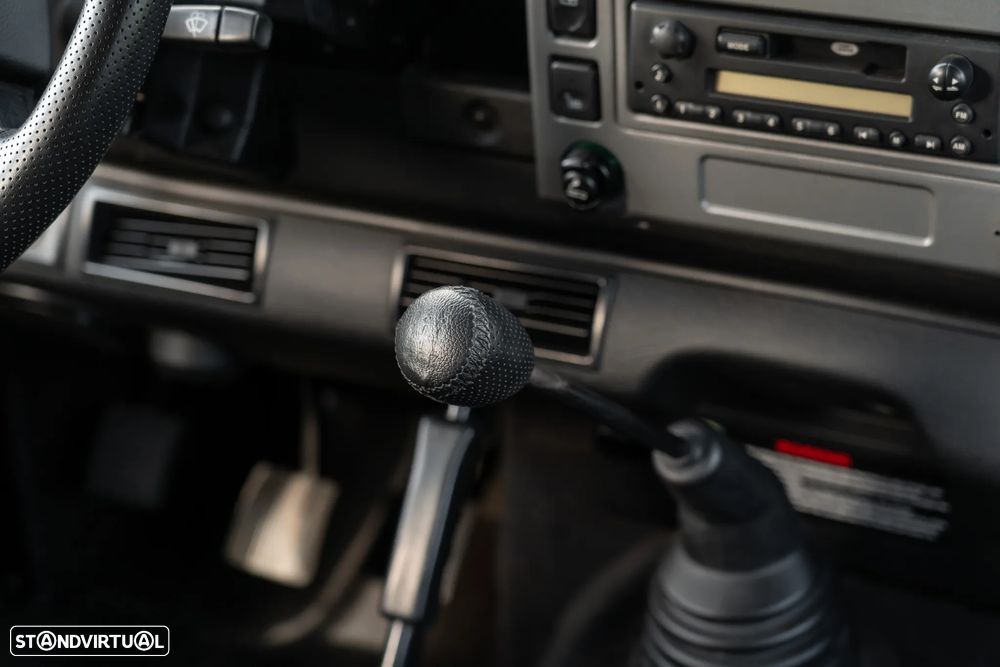 Land Rover Defender 110 SW 2.5 Td5 SE - 16