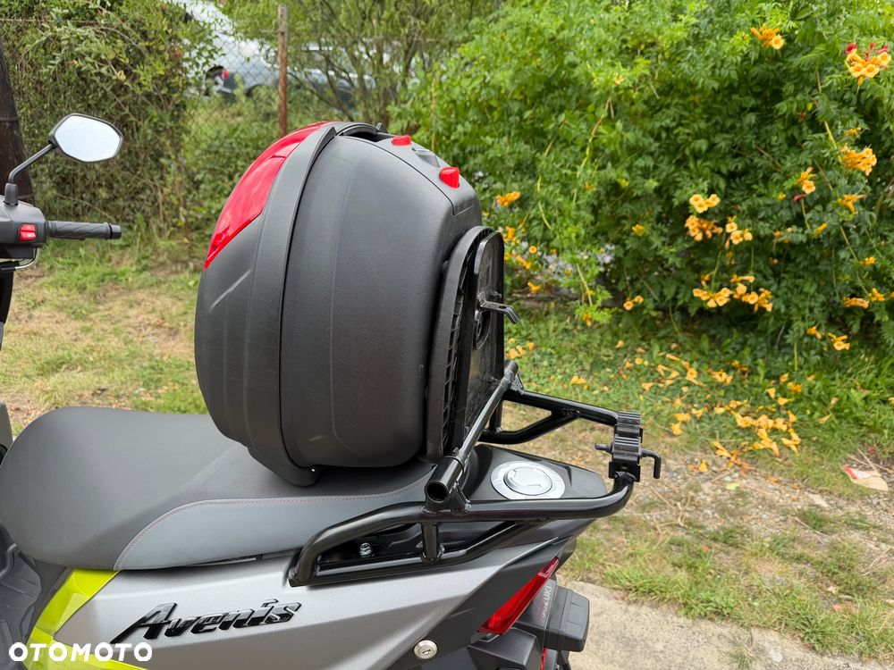 Suzuki Avenis - 17