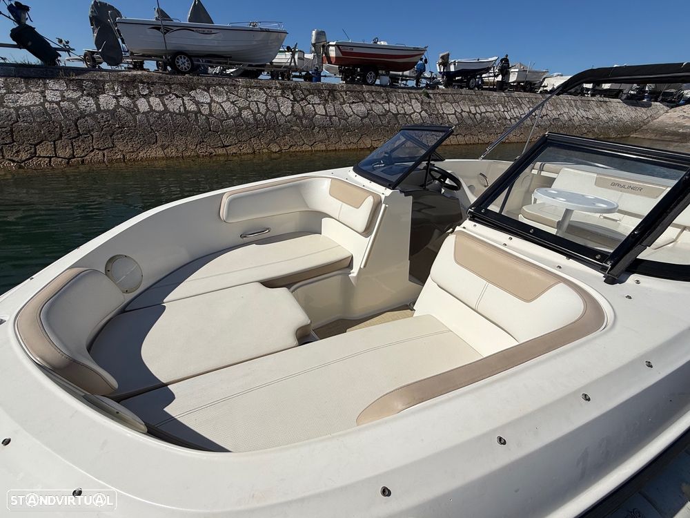 Bayliner VR5 - 8