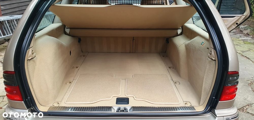 Mercedes-Benz Klasa E 320 T Avantgarde - 34