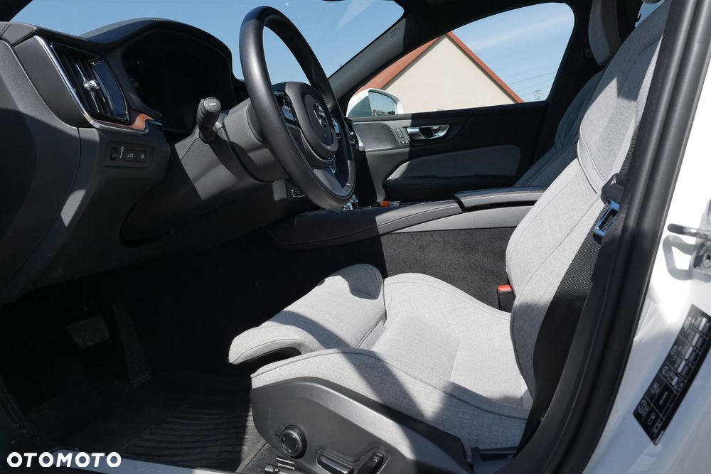 Volvo V60 T6 AWD Recharge Geartronic Inscription - 19