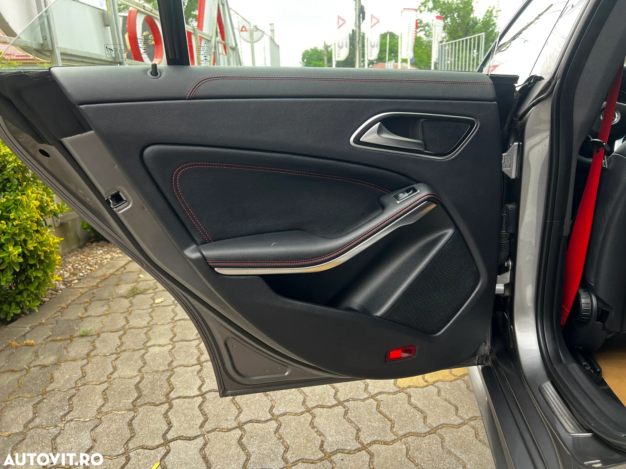 Mercedes-Benz CLA 250 4MATIC Aut. - 35