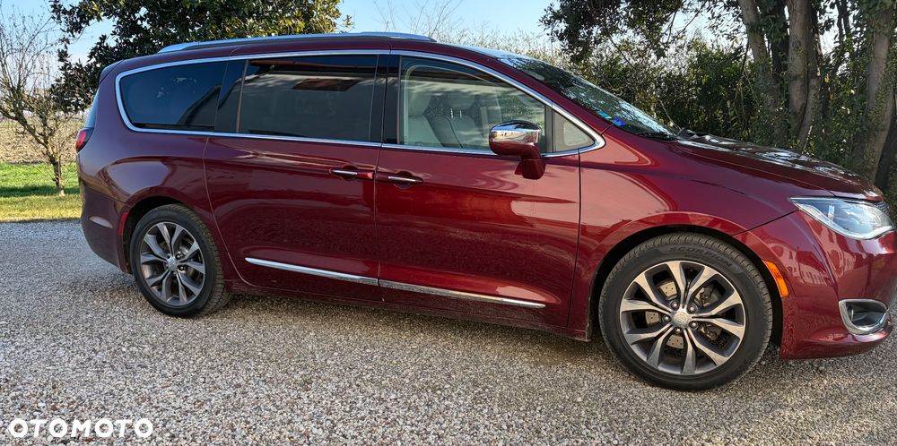 Chrysler Pacifica - 4