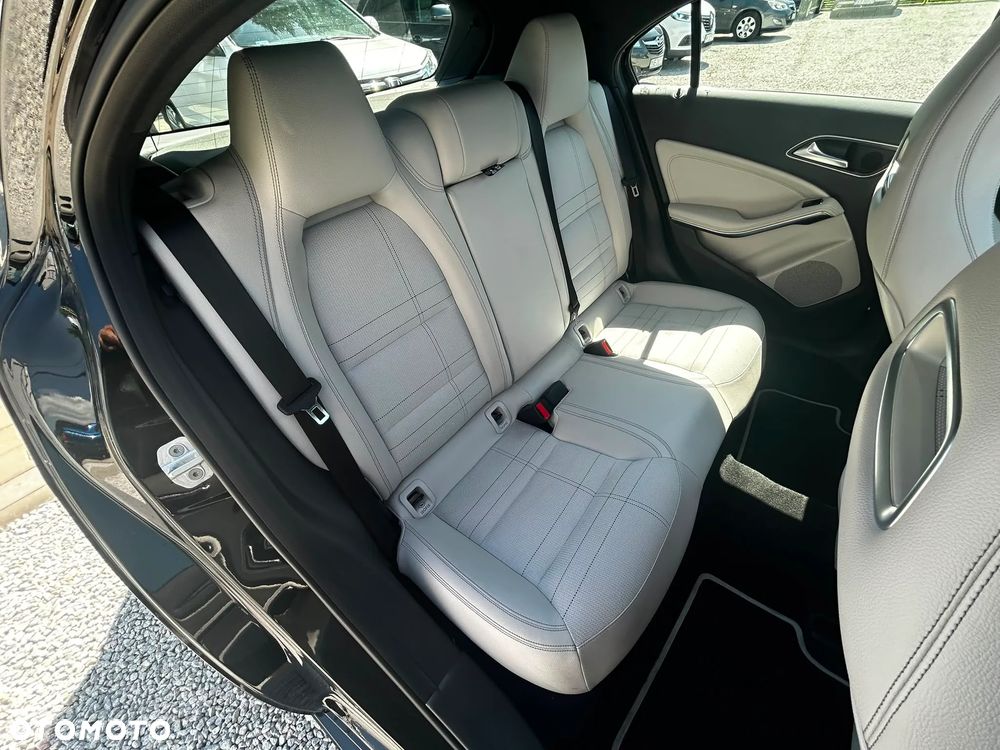 Mercedes-Benz Klasa A 200 7G-DCT Urban - 22