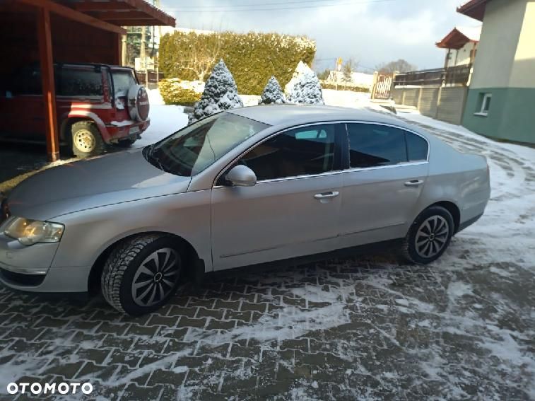 Volkswagen Passat - 1