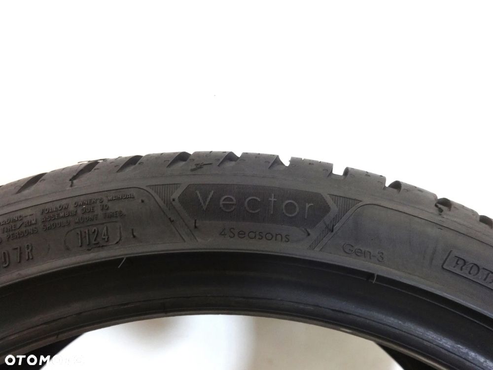 225/40/18 Goodyear Vector 4Seasons Gen-3 - 6