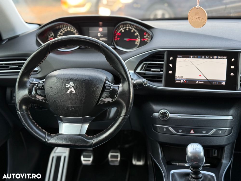 Peugeot 308 1.2 L PureTech Turbo Allure - 5