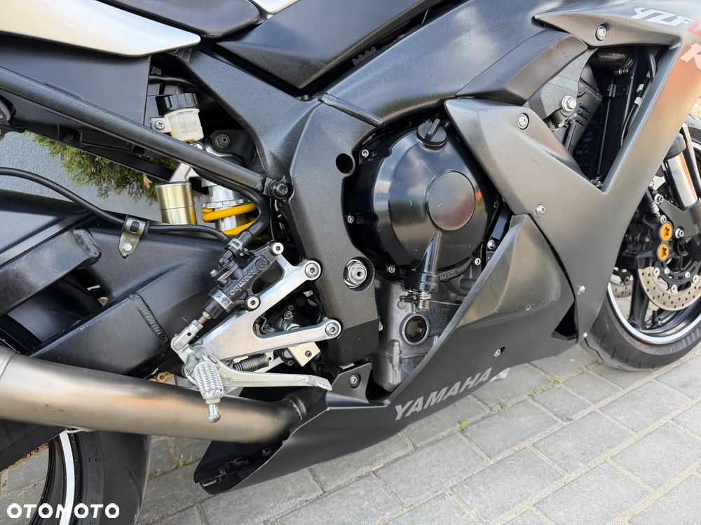 Yamaha R1 - 26