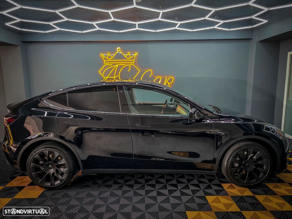 Tesla Model Y Long Range Dual Motor AWD - 12