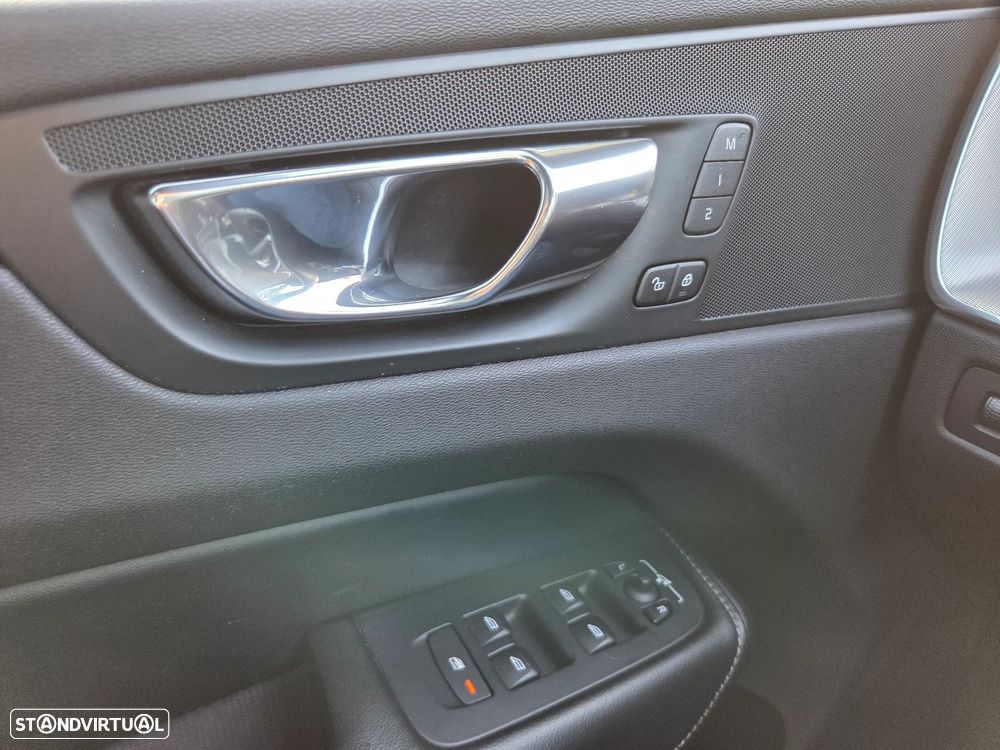 Volvo XC 40 2.0 D4 R-Design AWD - 20