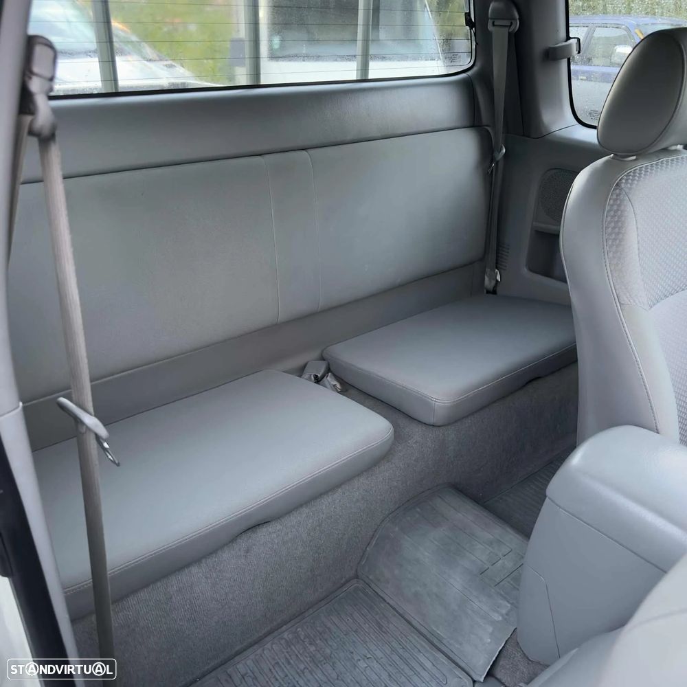 Toyota Hilux 2.5 D-4D CE - 19