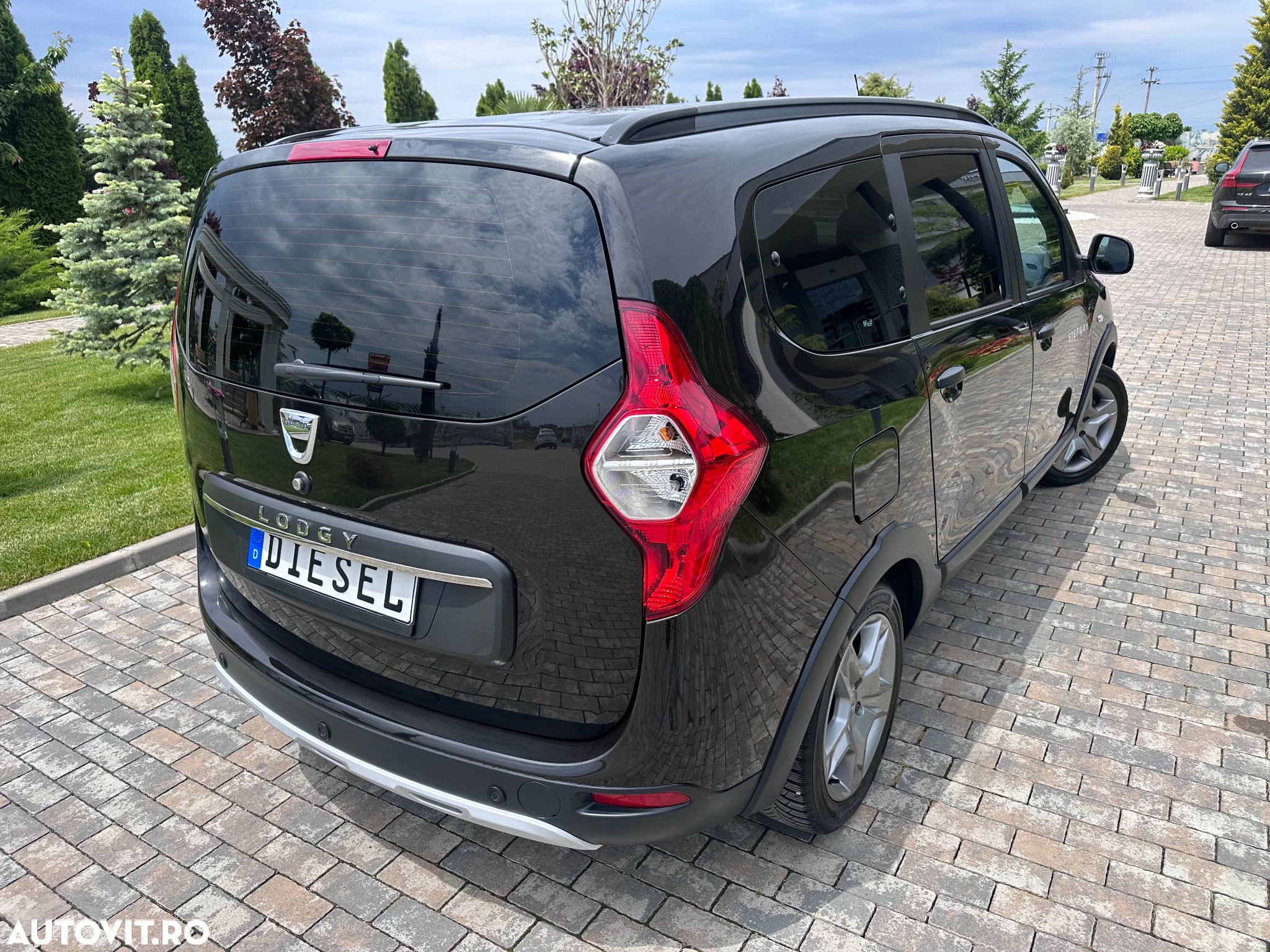 Dacia Lodgy 1.5 Blue dCi Stepway - 3