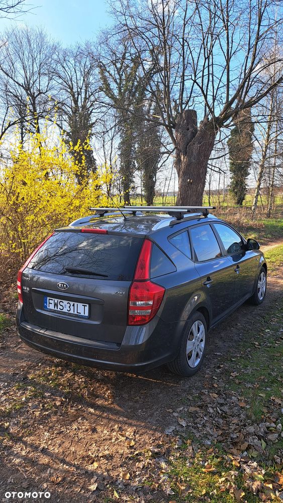 Kia Ceed 1.6 CRDi 115 Dream-Team Edition - 4