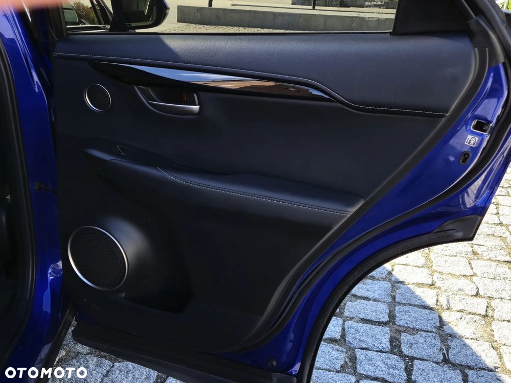 Lexus NX 300h Elite AWD - 32