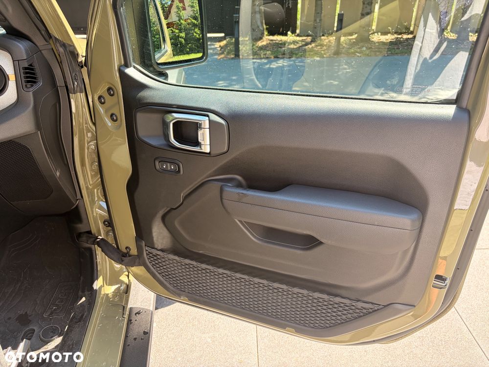 Jeep Wrangler - 9