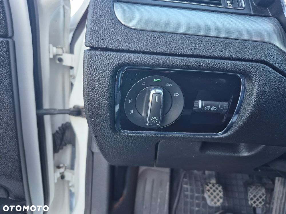 Skoda Superb 2.0 TDI PD Elegance - 16