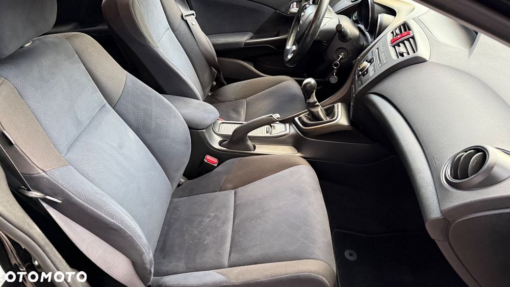 Honda Civic 1.8 i-VTEC Comfort Black Edition - 33