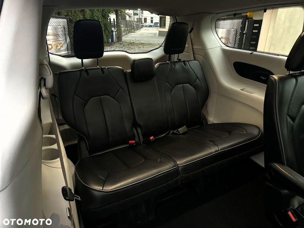 Chrysler Pacifica - 15