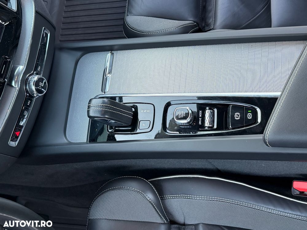 Volvo XC 60 B5 MHEV AWD R-Design - 14