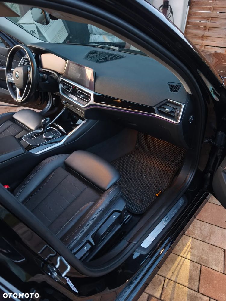 BMW Seria 3 330e Sport Line - 13